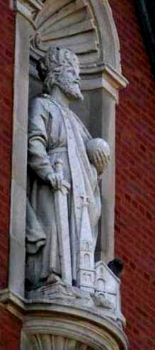 A statue of King st. henry II